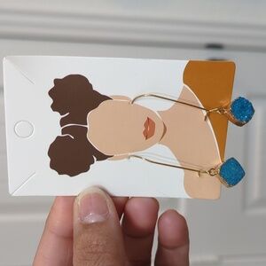 NWOT Druzy cut turquoise stone gold earrings